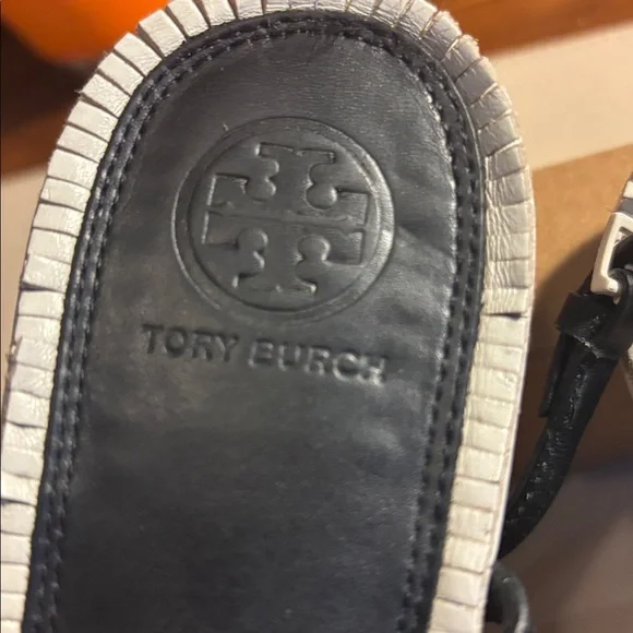 Tory Burch Black Leather Thong Sandals with White Trim Medallion - Picture 2 of 8